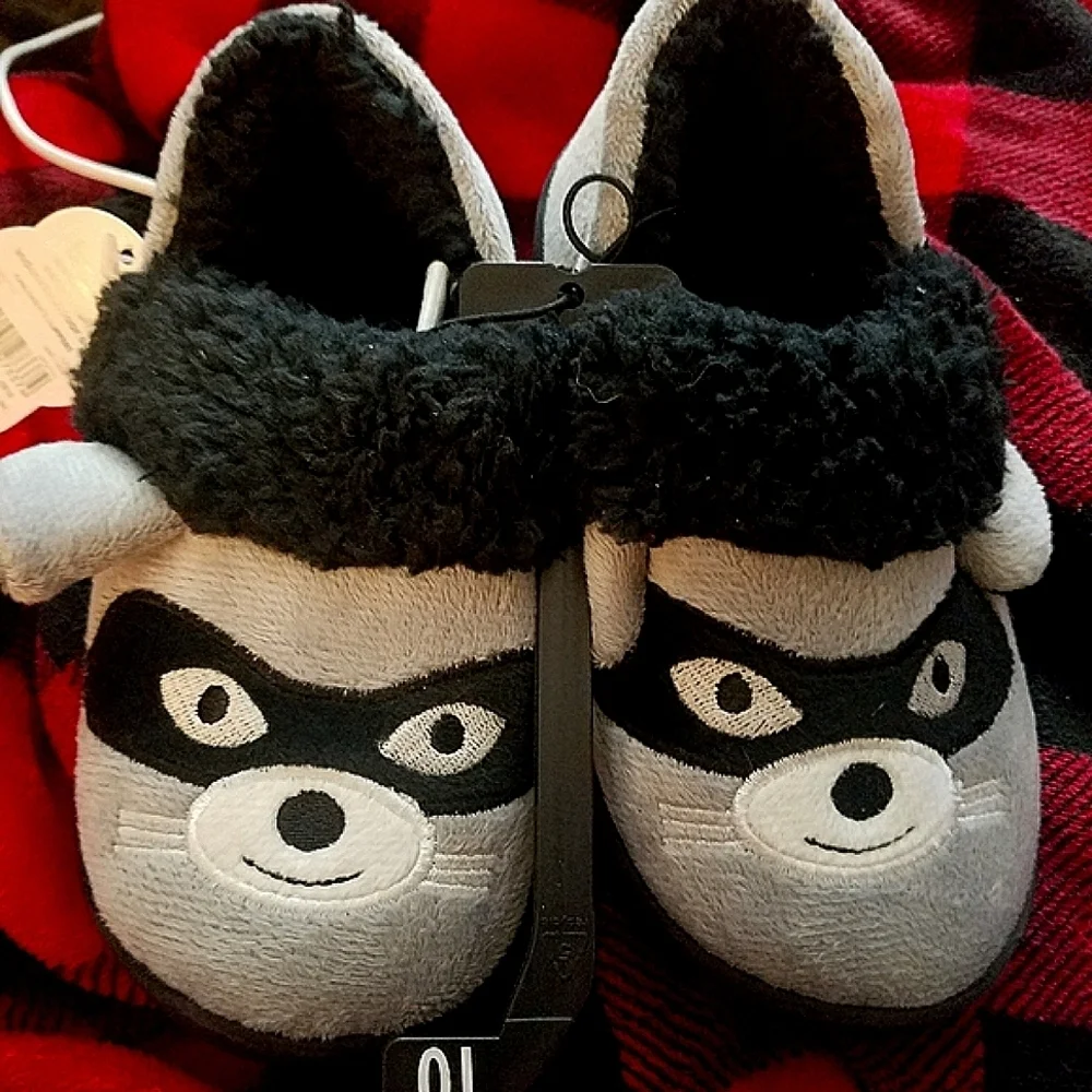 💖Cute pair of Boy's Slippers Size 9-10